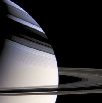Saturno visto dalla sonda Cassini