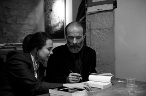 Gezim Hajdari e Laura Toppan (docente all'Università di Lorraine-Nancy 2) durante la presentazione della sua antologia Poesie scelte al Centro Internazionale di Lingua e Cultura Italiana a Parigi, 2008
