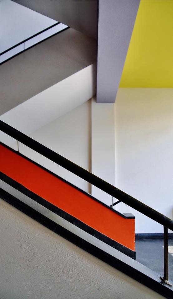 foto-a-staircase-at-bauhaus-school-of-art-and-design-dessau-germany
