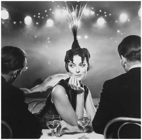 foto Richard Avedon. Carmen Dell_Orefice, Folies Bergeres, Harper_s Bazaar, 1957